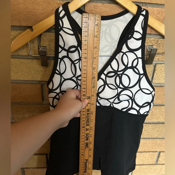 Lululemon Halter Tank Top Racerback White & Black Abstract V Neck Size 2-4 - Picture 4 of 5